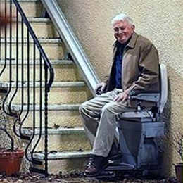 Stannah Stairlifts :: Stannah Stairlifts Outside Lift (320)